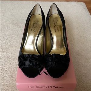 Peep toe black dressy shoe